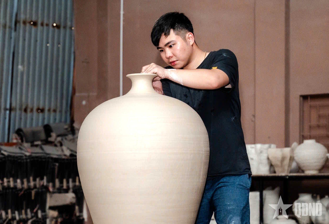 Nghệ nhân trẻ giữ lửa gốm Bát Tràng